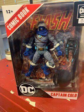 DC Captain Cold Collectible Figure & The Flash Comic Book NEW